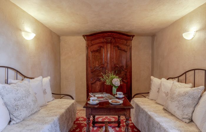 Lower-Level Bedroom with two daybeds and a full closet.