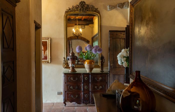 Elegant entry hall welcoming you into the villa.